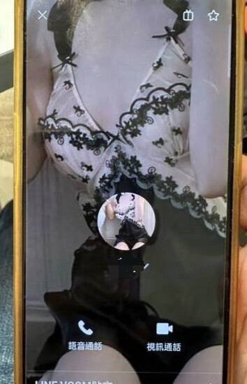 长腿网袜辣妹热情嘘寒问暖。(读者提供) 长腿网袜辣妹热情嘘寒问暖。(读者提供)