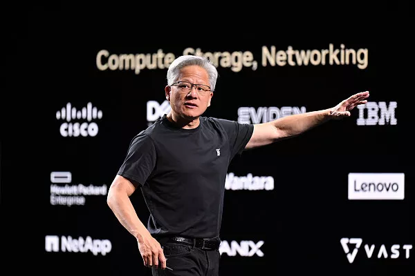 下周访华前 黄仁勋先见了特朗普 拒绝置评谈话内容