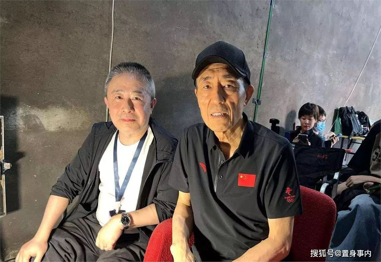 恩爱25年难抵现实残酷？陈婷把张艺谋熬成爹