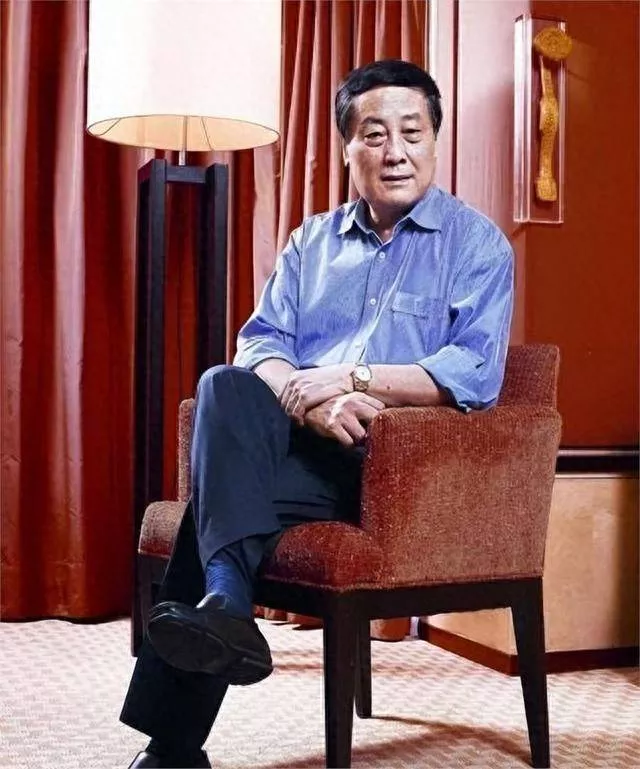 宗庆后全家福曝光，父母更宠爱孙子，宗馥莉坐一旁