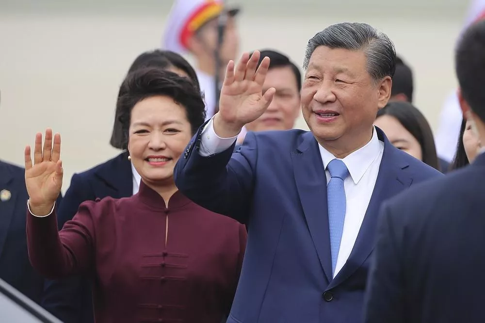 邓聿文:习近平会交棒给彭丽媛或习明泽吗?