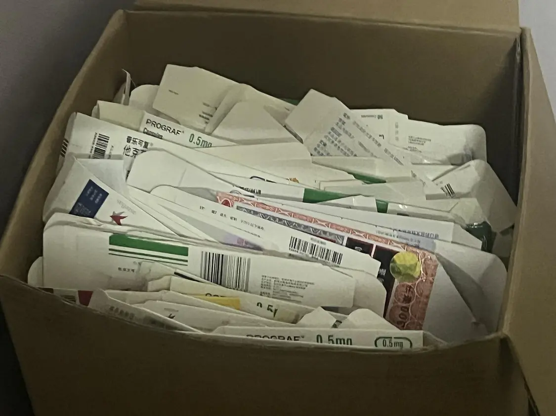 ▲张海超这些年吃药剩下的部分药盒