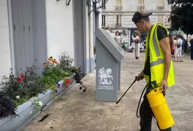 街道充满“污秽味道” 巴黎市镇：给街道喷“草莓香水”
