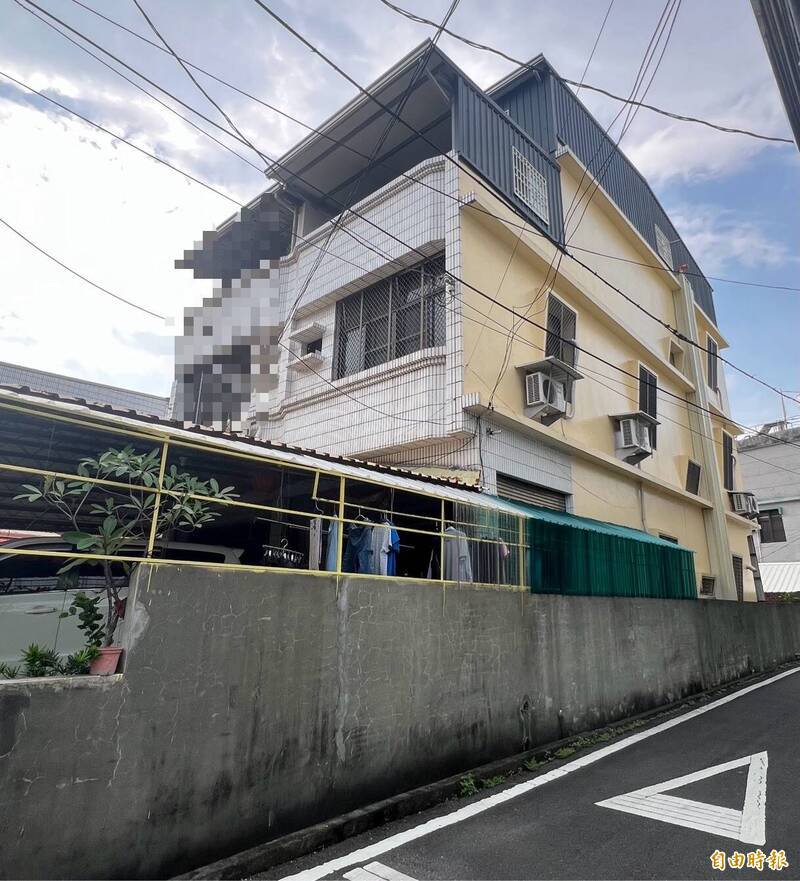 薛男住家一年多前才重新粉刷过。(记者罗欣贞摄) 薛男住家一年多前才重新粉刷过。(记者罗欣贞摄)