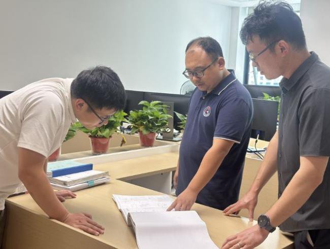 俄官媒寻人  找到25年前与普京合影的中国男孩