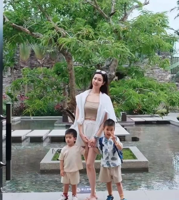 疑似释永信老婆孩子曝光：肤白貌美，身材火爆…