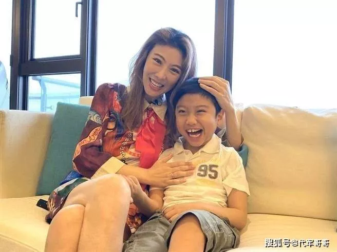 女星李宇柔15岁儿子因病离世，曾被断言活不过3岁