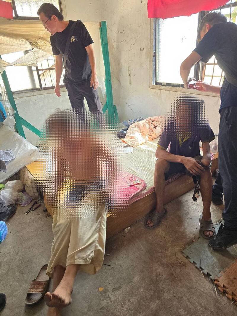 赖姓兄弟躲藏在溪州一处无水无电的废弃工厂。(民众提供) 赖姓兄弟躲藏在溪州一处无水无电的废弃工厂。(民众提供)