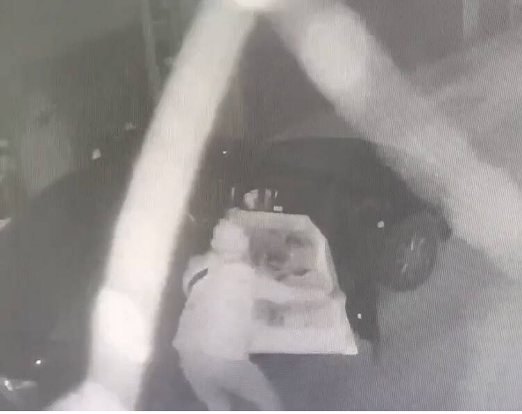 监视器拍下窃贼犯案身影。(新湖警分局提供) 监视器拍下窃贼犯案身影。(新湖警分局提供)