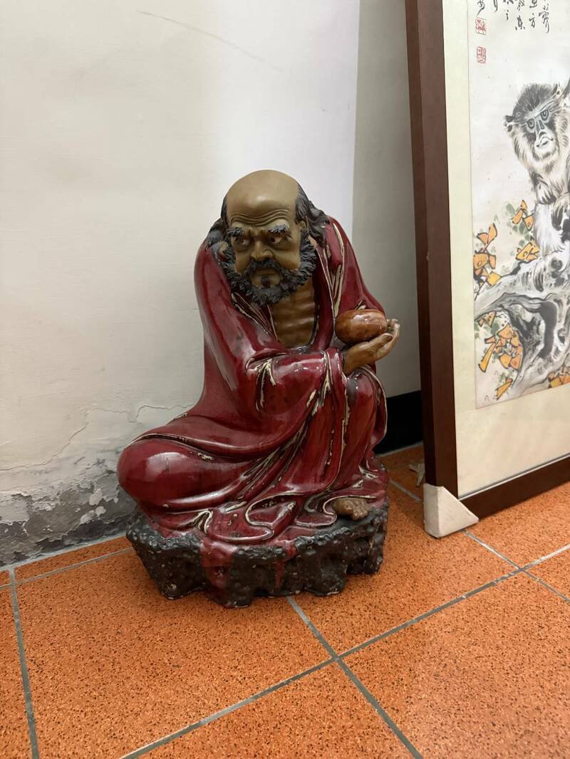 新竹县新湖警分局寻回40多件失窃赃物。(新湖警分局提供) 新竹县新湖警分局寻回40多件失窃赃物。(新湖警分局提供)