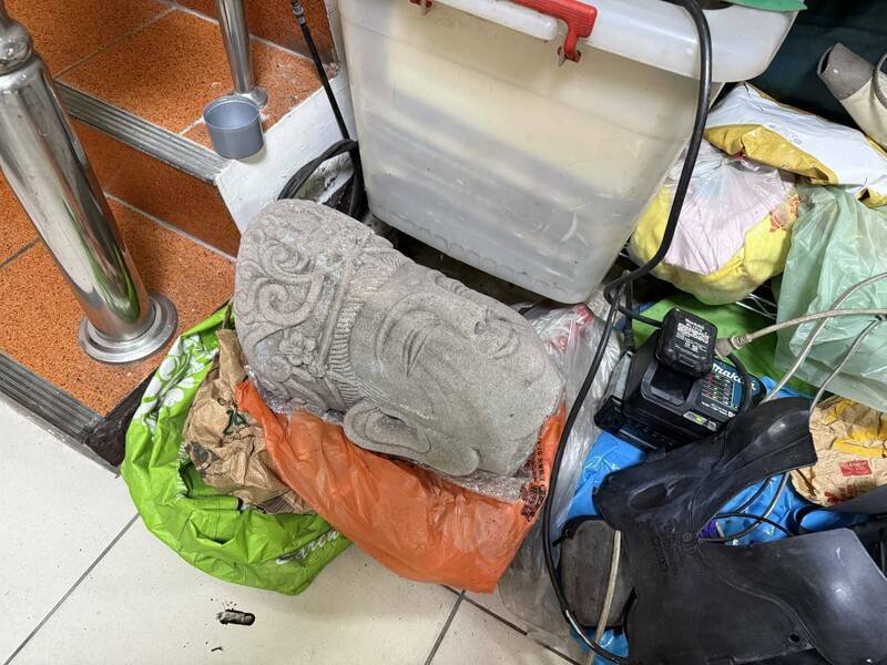 新竹县新湖警分局寻回40多件失窃赃物。(新湖警分局提供) 新竹县新湖警分局寻回40多件失窃赃物。(新湖警分局提供)