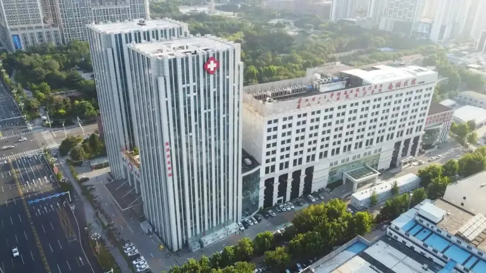 医院关停，医护埋单