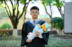 放弃北大   快递员儿子报考西湖大学