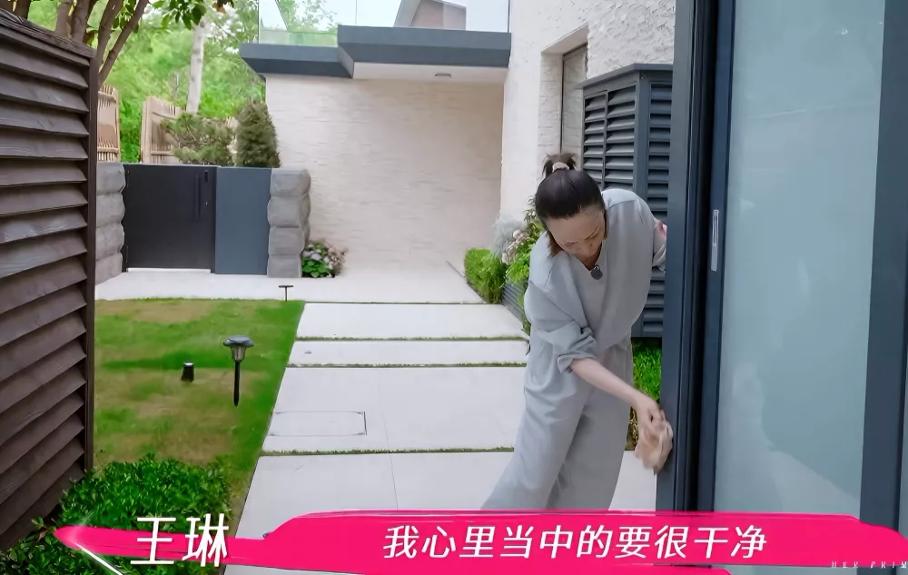 王琳住豪宅却把父母送养老院：保持距离 总比翻脸好