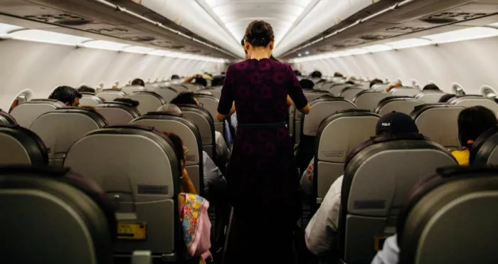 达美航空198人班机惊魂！机翼擦撞隔壁班机