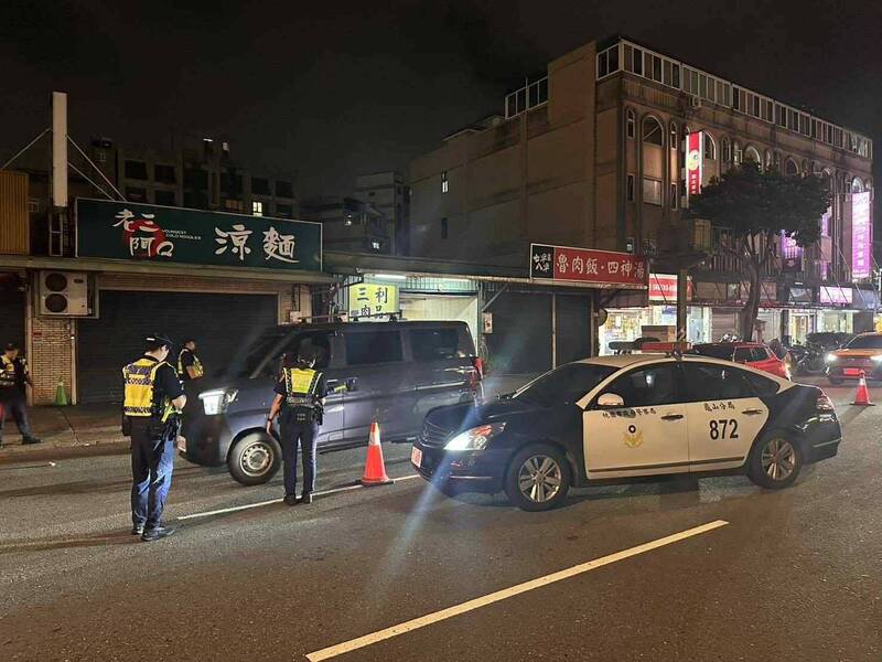 桃园市警局今年6月15日起执行交通大执法,对酒后驾车等6大违规精准执法。(记者余瑞仁翻摄) 桃园市警局今年6月15日起执行交通大执法,对酒后驾车等6大违规精准执法。(记者余瑞仁翻摄)