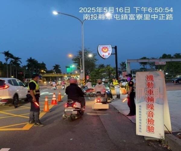 南投县环保局联合警察局及监理机关,针对辖内噪音热点路段展开联合稽查。(南投县环保局提供) 南投县环保局联合警察局及监理机关,针对辖内噪音热点路段展开联合稽查。(南投县环保局提供)