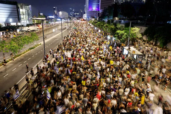 以色列10万人上街"要求停战",反对纳坦雅胡攻加萨