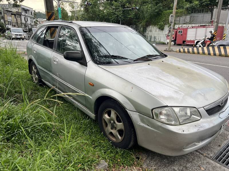 叶男开车逃到三峡闹区被拦下。(记者徐圣伦翻摄) 叶男开车逃到三峡闹区被拦下。(记者徐圣伦翻摄)