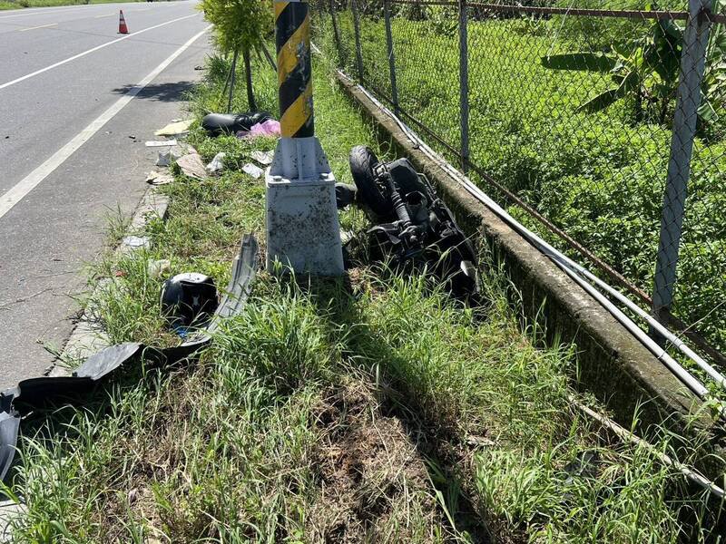 嘉义县中埔乡嘉135线发生汽机车碰撞死亡车祸。(中埔警分局提供) 嘉义县中埔乡嘉135线发生汽机车碰撞死亡车祸。(中埔警分局提供)