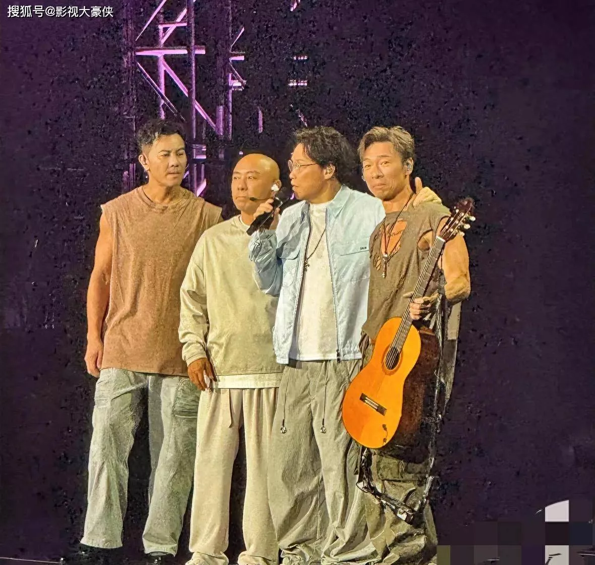 郑秀文为58岁老公许志安庆生 曾经出轨的他被宠成宝！
