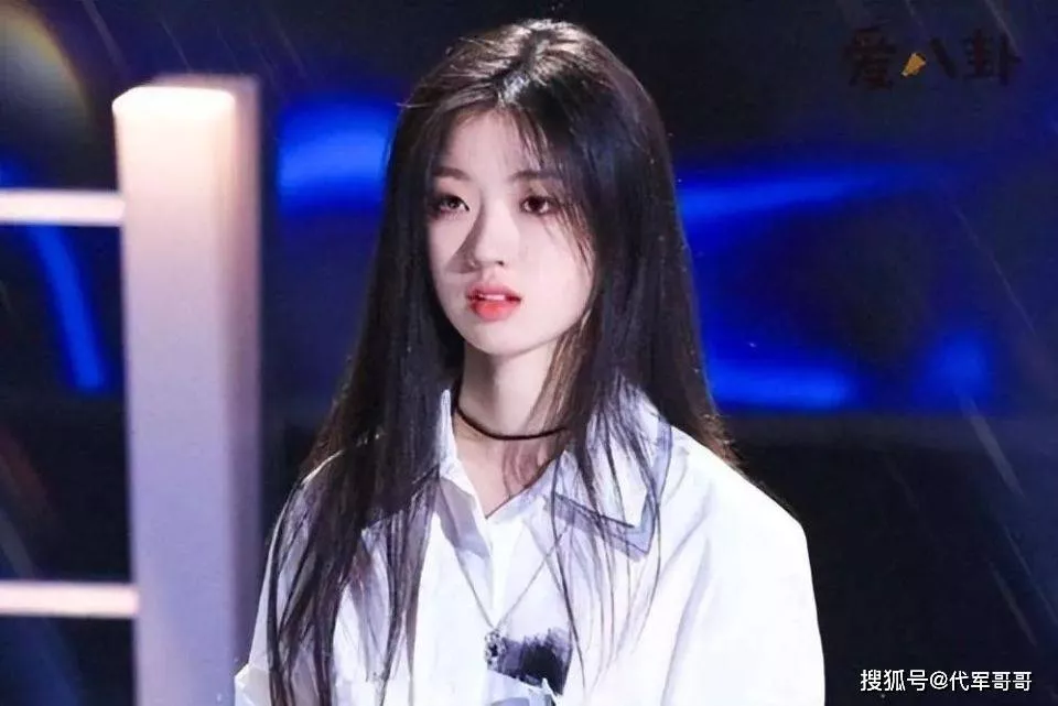从“天才少女”到争议不断，单依纯给所有女星提了个醒
