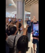 苹果中国又开一店 有人专程飞来排队26小时抢001