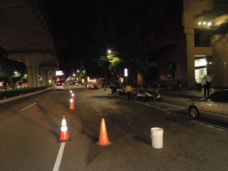 警方到场警戒。(民众提供) 警方到场警戒。(民众提供)