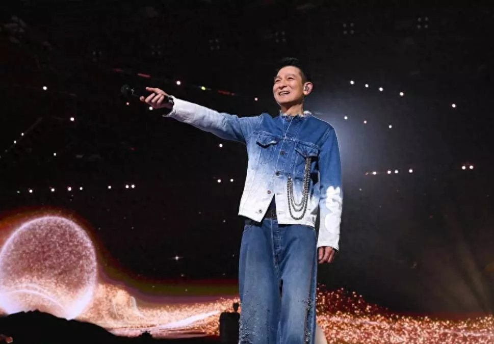 刘德华演出众星云集，关之琳跟年轻时没区别