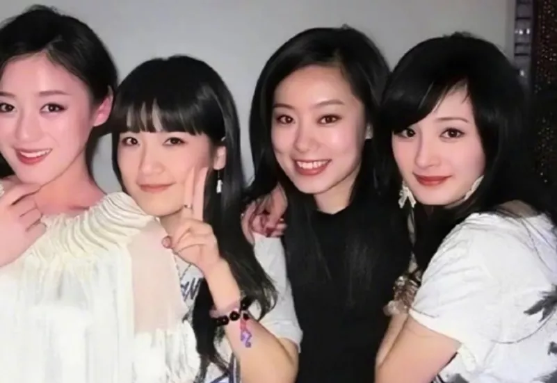 杨幂宿舍四人组曝光！二十年神仙友谊藏不住