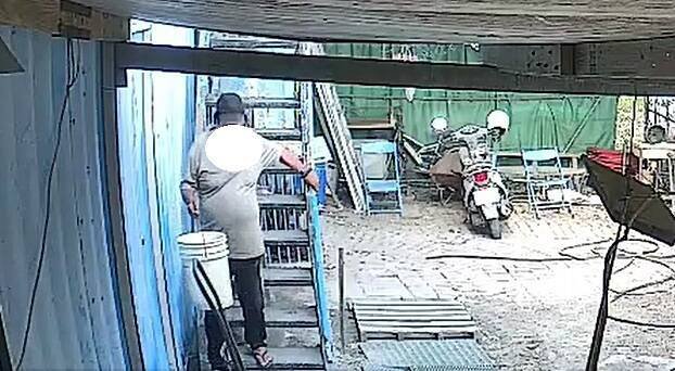 林姓饲主所养肉羊大量死亡,调阅监视器发现地主的身影。(民众提供) 林姓饲主所养肉羊大量死亡,调阅监视器发现地主的身影。(民众提供)