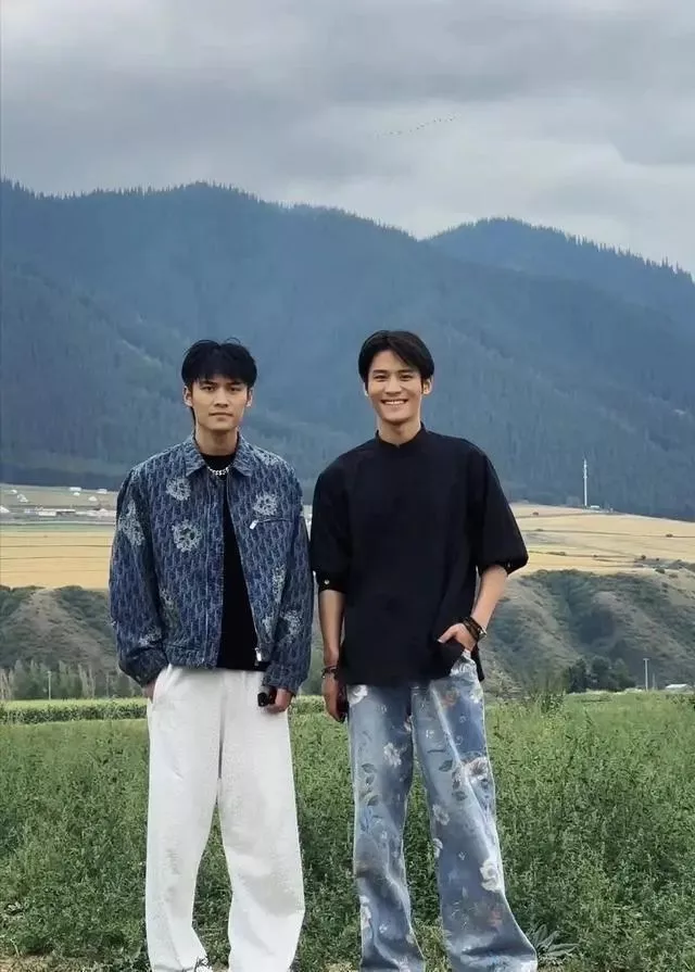 被封杀一年，小杨哥这次换老婆复出赚钱了