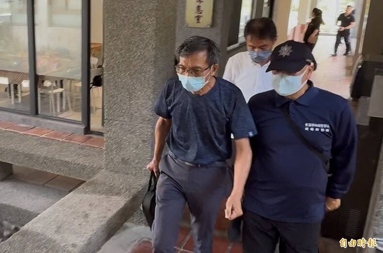 吕夫神情哀戚。(记者王峻祺摄) 吕夫神情哀戚。(记者王峻祺摄)