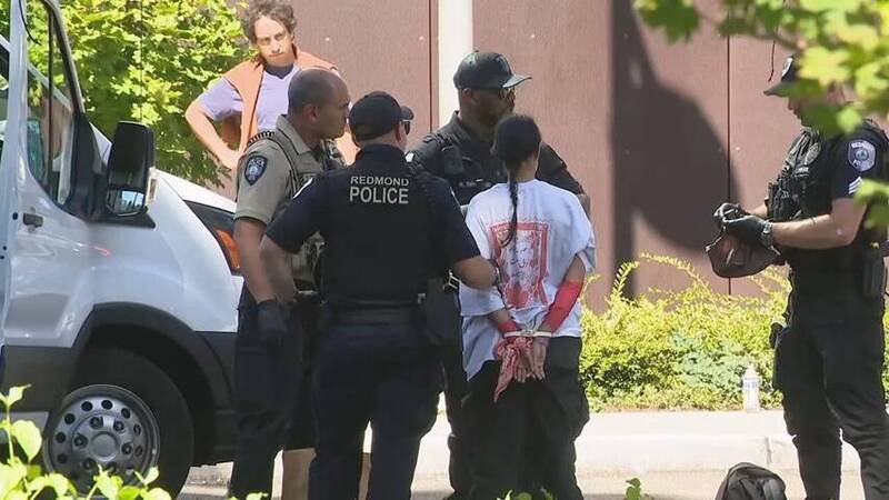 一名微软员工遭到逮捕的画面。(图:雷德蒙德警局) 一名微软员工遭到逮捕的画面。(图:雷德蒙德警局)