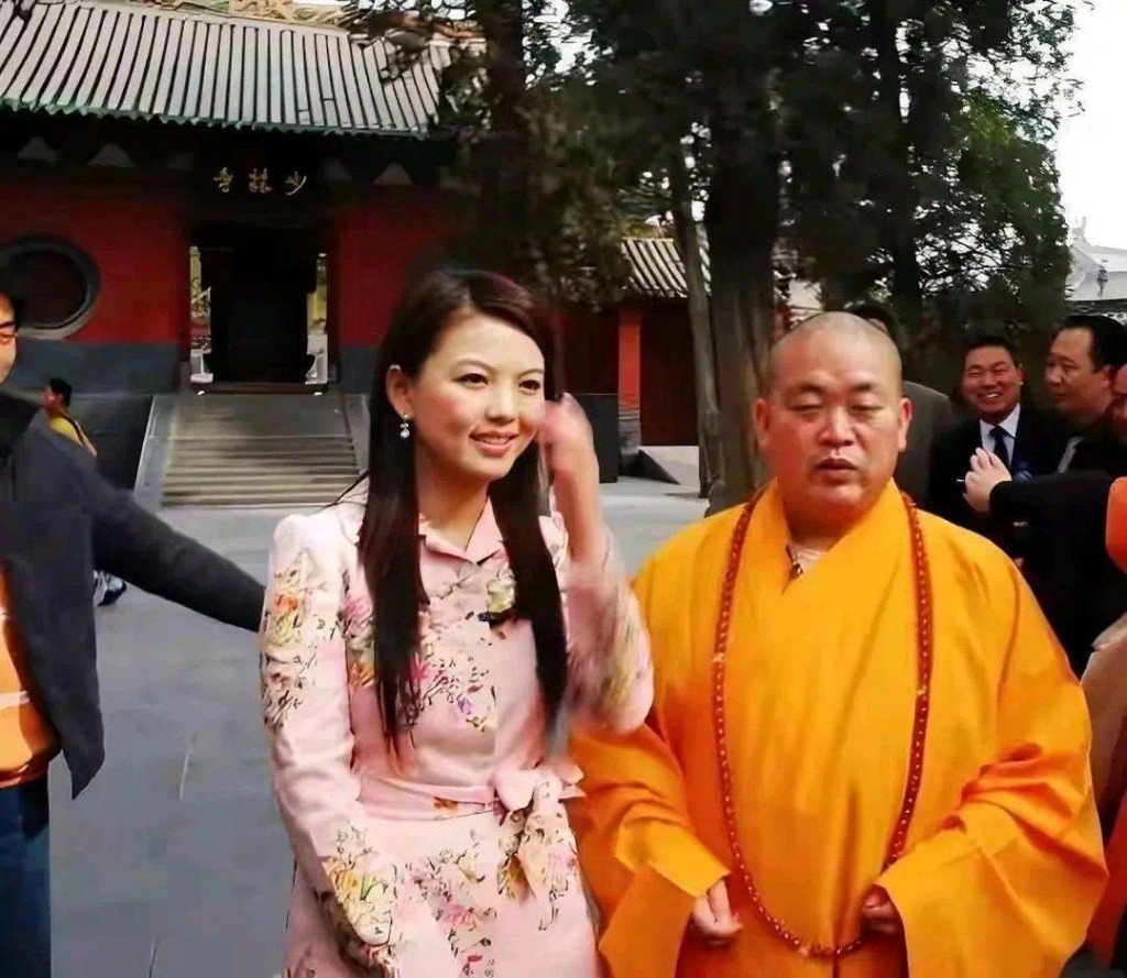 李湘多年前曾到少林寺访问释永信。