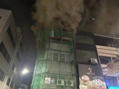 台南归仁闹区恶火 骇人浓烟直冲天际