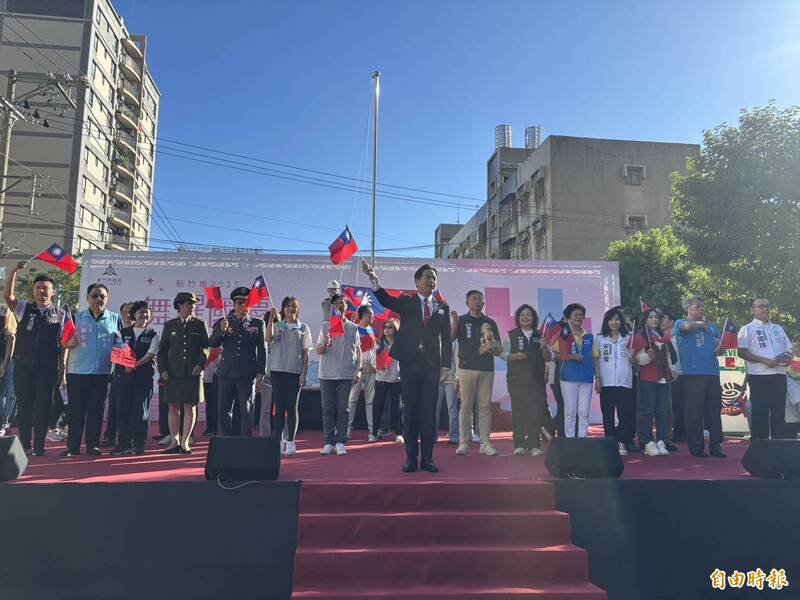 新竹市府有年轻女政务官不堪爱慕者长期骚扰, 双十升旗典礼后吓到报警。图为上周国庆升旗典礼情形。(记者洪美秀摄) 新竹市府有年轻女政务官不堪爱慕者长期骚扰, 双十升旗典礼后吓到报警。图为上周国庆升旗典礼情形。(记者洪美秀摄)