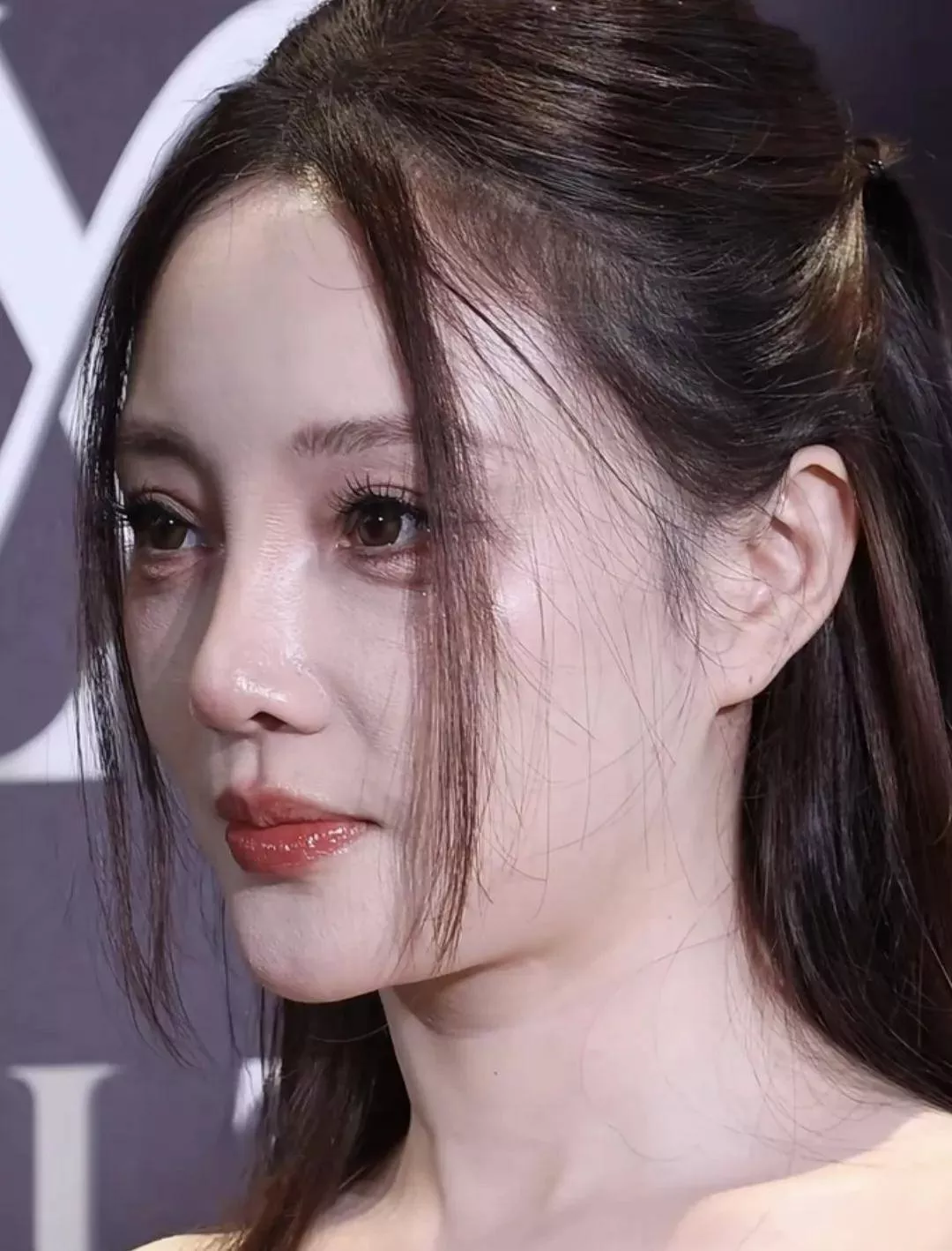 44岁李小璐参加公开活动！怼脸拍真实状态曝光