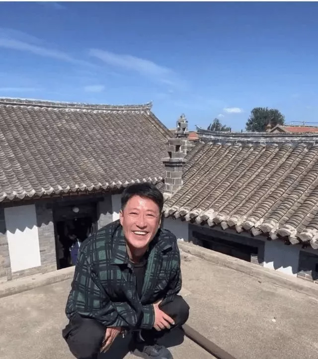 于震：回山东老家定居，青砖瓦房四合院引网友热议！