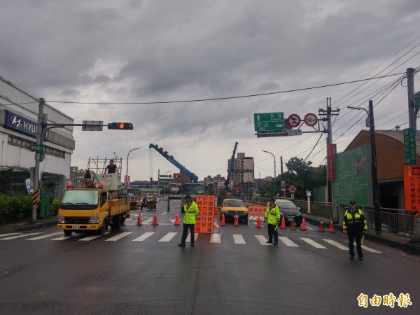 七贤桥即日起封桥二年进行改建。(记者林欣汉摄) 七贤桥即日起封桥二年进行改建。(记者林欣汉摄)