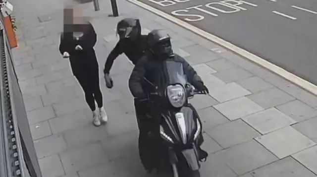 向中国走私4万部被盗手机 1件小事助警方破获