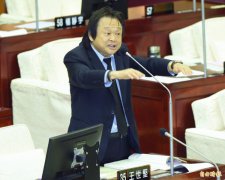 好意外，民进党立委王世坚金曲抖音暴红