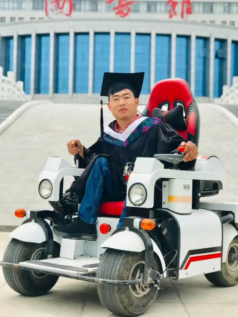曾是街头乞丐  中国一位医生在网上感动许多人