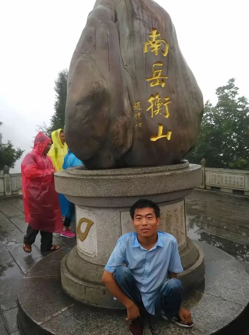 曾是街头乞丐  中国一位医生在网上感动许多人