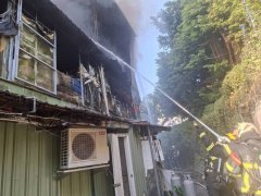 北市文昌路民宅火警浓烟窜天！ 过往民众吓得报警