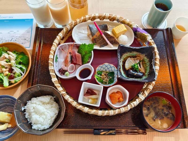 日前有网友发文「日本没有早餐文化」,旅日达人认为,不能将「没有早餐店」说成是「没有早餐文化」并晒出各式各样在日本吃的早餐;图为日本饭店的日式早餐,(图撷取自脸书专页「日本自助旅游中毒者」) 日前有网友发文「日本没有早餐文化」,旅日达人认为,不能将「没有早餐店」说成是「没有早餐文化」并晒出各式各样在日本吃的早餐;图为日本饭店的日式早餐,(图撷取自脸书专页「日本自助旅游中毒者」)