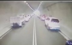 「一右，二分，三中空」！国道火烧车驾驶宛如摩西分海