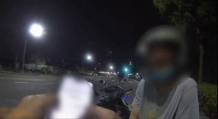 高雄男子深夜闯红灯被警追拦开罚 违规影片网路疯传