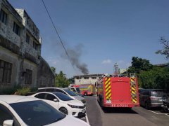 桃园杨梅区农会谷仓大火浓烟窜天 幸无人伤亡