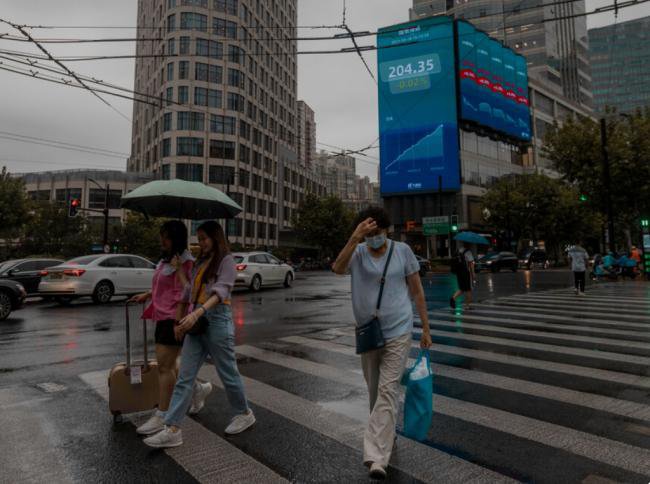 中国目前正在上演诡异的经济